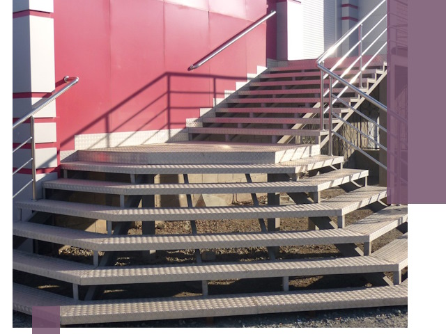 Лестницы для магазина в Солнечногорске — изготовление и монтаж