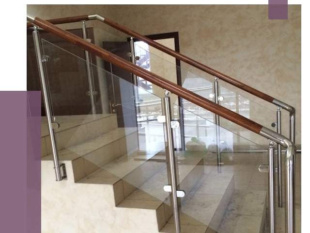 Комбинированные перила из металла и дерева в Солнечногорске