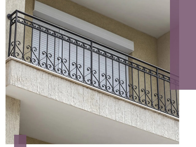 Балконные ограждения из металла и стекла в Солнечногорске для домов