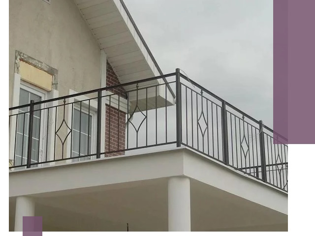 Изготовление балконных ограждений в Солнечногорске из металла и стекла