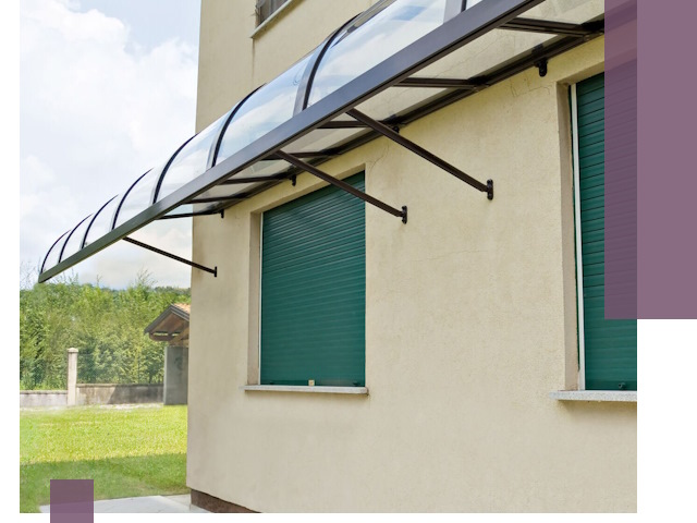 Козырьки над окнами в Солнечногорске — изготовление и монтаж по выгоде